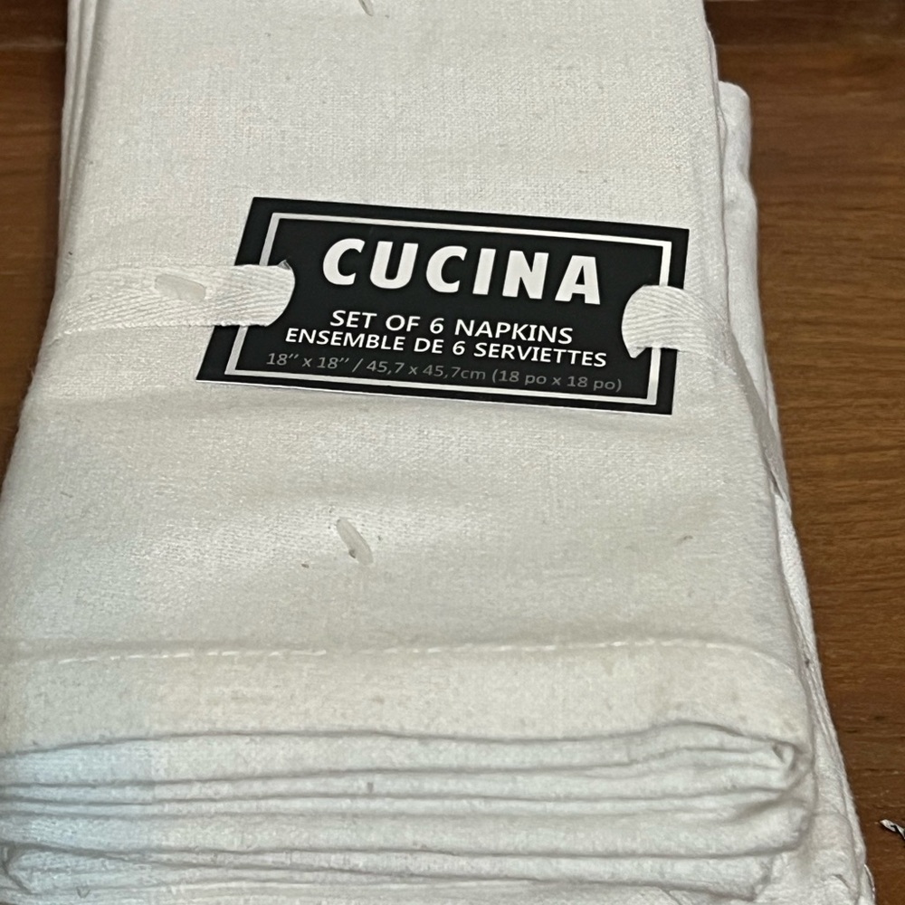 Cucina White Napkin Set of 6 18” x 18” Cotton Napkins New with tags